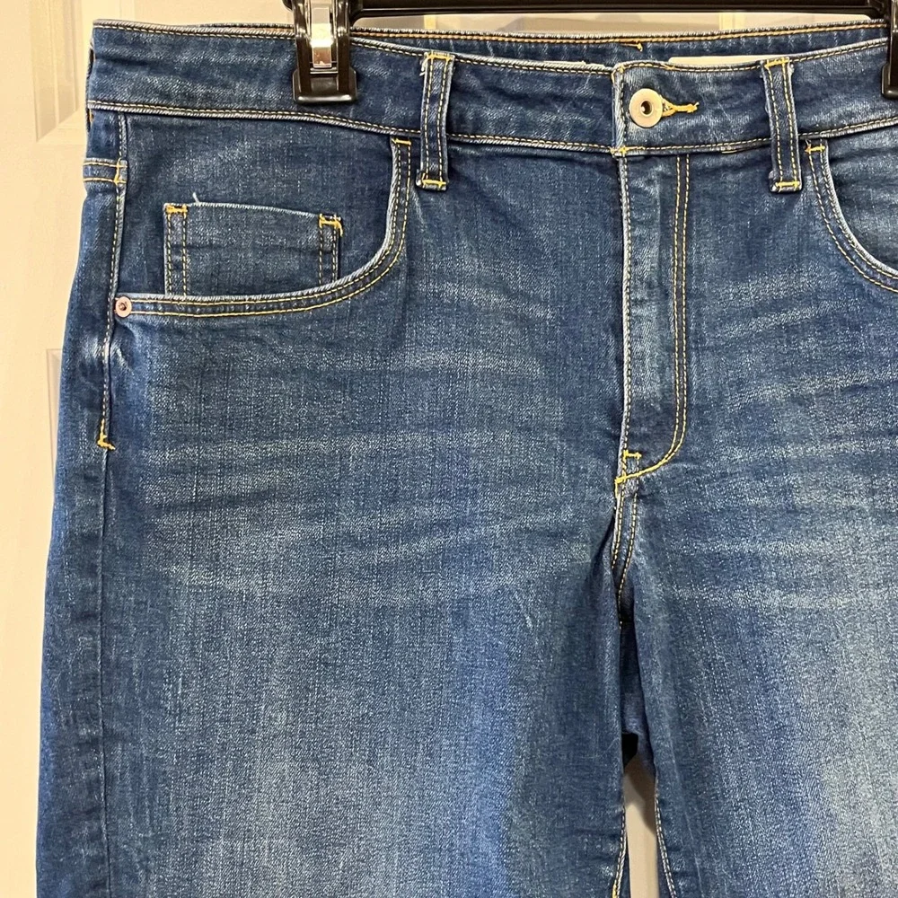 Pilcro Anthropologie Mid Rise Slim Denim Shorts Size 32 Cuffed Raw Hem - Picture 3 of 10